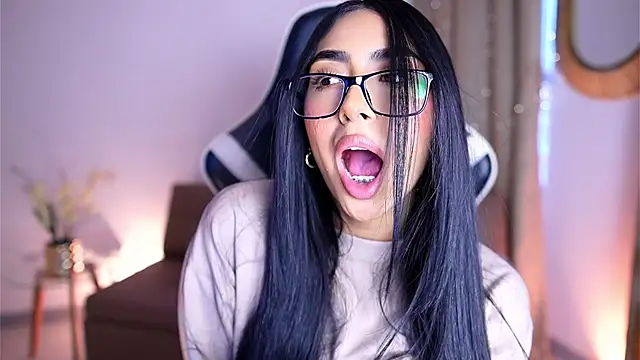 Sara albrecht online show from December 2024 12:34:02 PM