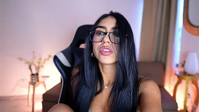 Sara albrecht online show from December 2024 03:46:02 PM