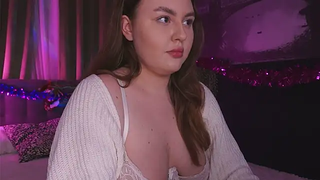 Snapshot of Mia__Peach chatting on December 2024 11:56:02 PM Mia Peach online show from December 2024 11:56:02 PM