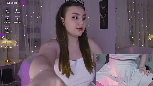 Snapshot of Mia__Peach chatting on January 2025 07:45:01 AM Mia Peach online show from January 2025 07:45:01 AM