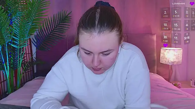 Snapshot of Mia__Peach chatting on January 2025 04:02:02 AM Mia Peach online show from January 2025 04:02:02 AM