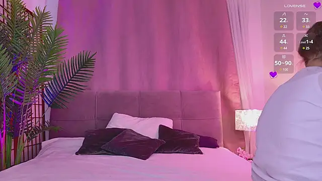 Snapshot of Mia__Peach chatting on January 2025 11:56:01 PM Mia Peach online show from January 2025 11:56:01 PM