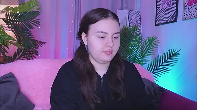 Snapshot of Mia__Peach chatting on March 2025 10:34:02 PM Mia Peach online show from March 2025 10:34:02 PM