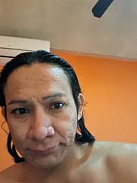 Snapshot of miicheele32 chatting on November 2025 09:48:01 PM miicheele32 online show from November 2025 09:48:01 PM