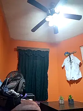 Snapshot of miicheele32 chatting on November 2025 01:59:02 AM miicheele32 online show from November 2025 01:59:02 AM