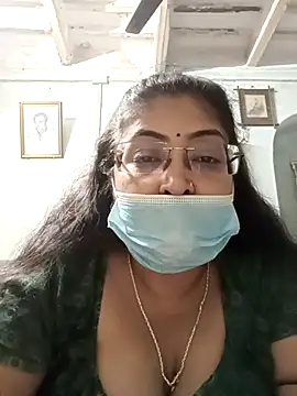 Snapshot of LAVERNIYA_ chatting on February 2025 06:49:02 PM LAVERNIYA  online show from February 2025 06:49:02 PM