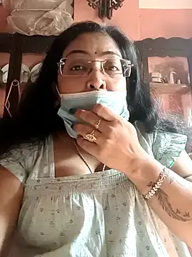 Snapshot of LAVERNIYA_ chatting on February 2025 05:30:01 AM LAVERNIYA  online show from February 2025 05:30:01 AM