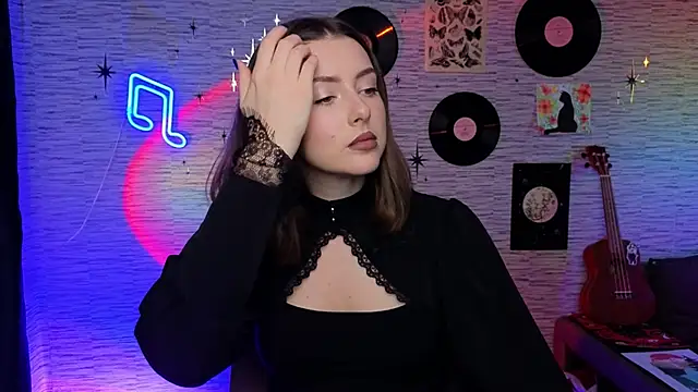 Snapshot of GloriaElmer chatting on December 2024 06:32:02 PM GloriaElmer online show from December 2024 06:32:02 PM