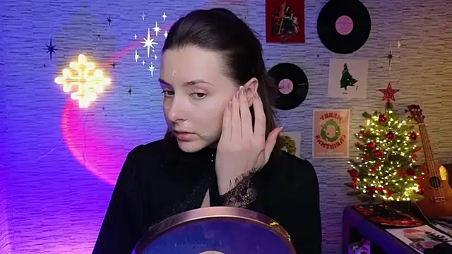 Snapshot of GloriaElmer chatting on January 2025 03:17:02 PM GloriaElmer online show from January 2025 03:17:02 PM