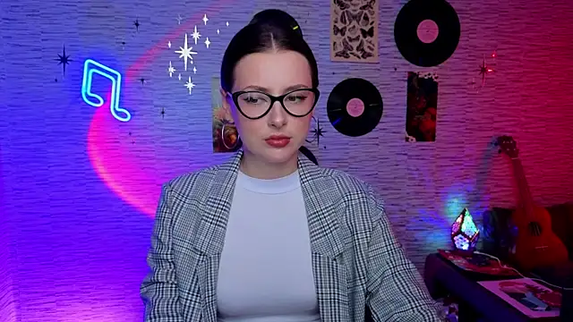 Snapshot of GloriaElmer chatting on February 2025 10:41:01 AM GloriaElmer online show from February 2025 10:41:01 AM