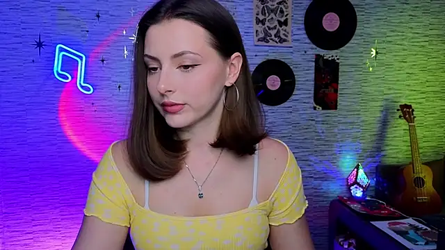 Snapshot of GloriaElmer chatting on February 2025 09:05:02 AM GloriaElmer online show from February 2025 09:05:02 AM