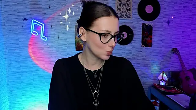 Snapshot of GloriaElmer chatting on February 2025 10:48:02 AM GloriaElmer online show from February 2025 10:48:02 AM