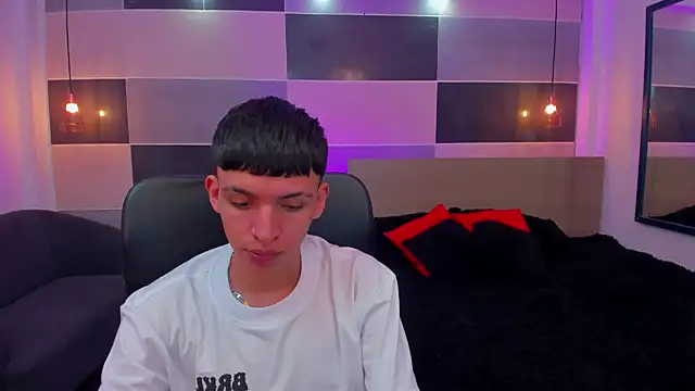 Snapshot of Juan_Nd_Steven chatting on December 2024 04:47:02 AM Juan Nd Steven online show from December 2024 04:47:02 AM