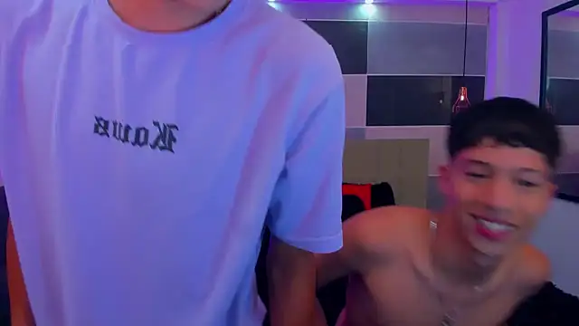 Snapshot of Juan_Nd_Steven chatting on December 2024 04:43:02 AM Juan Nd Steven online show from December 2024 04:43:02 AM