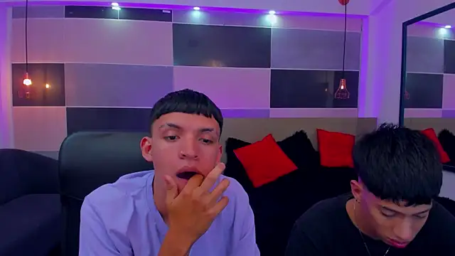 Snapshot of Juan_Nd_Steven chatting on December 2024 09:24:01 AM Juan Nd Steven online show from December 2024 09:24:01 AM