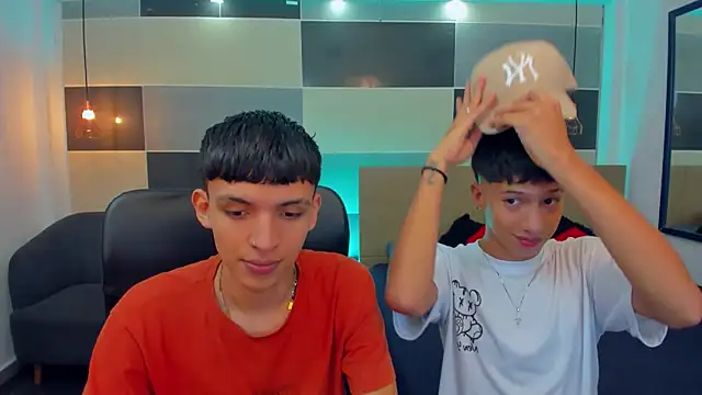 Snapshot of Juan_Nd_Steven chatting on December 2024 04:44:02 AM Juan Nd Steven online show from December 2024 04:44:02 AM