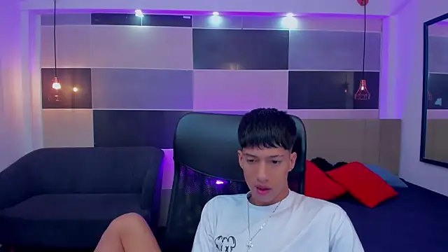 Snapshot of Juan_Nd_Steven chatting on December 2024 01:17:02 PM Juan Nd Steven online show from December 2024 01:17:02 PM