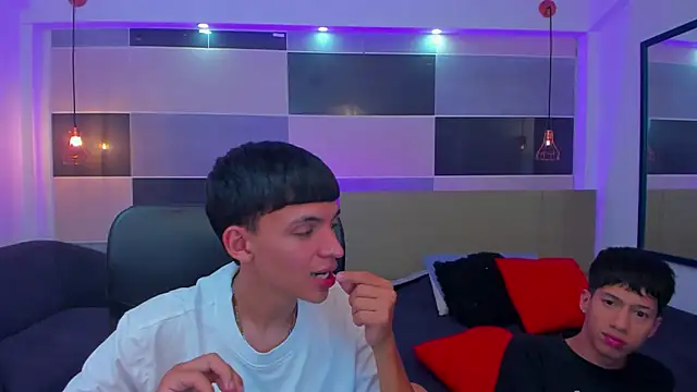 Snapshot of Juan_Nd_Steven chatting on January 2025 04:58:01 AM Juan Nd Steven online show from January 2025 04:58:01 AM