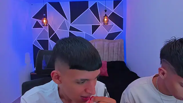 Snapshot of Juan_Nd_Steven chatting on November 2025 04:32:02 AM Juan Nd Steven online show from November 2025 04:32:02 AM