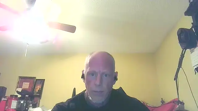 hunterbiggun007 online show from December 2025 06:34:02 PM