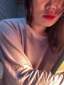 Snapshot of Laura8910 chatting on December 2024 02:14:01 AM Laura8910 online show from December 2024 02:14:01 AM