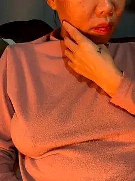 Snapshot of Laura8910 chatting on December 2024 12:00:01 PM Laura8910 online show from December 2024 12:00:01 PM