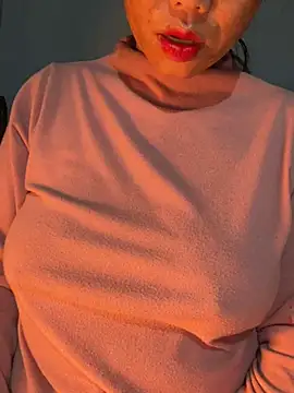 Snapshot of Laura8910 chatting on December 2024 06:48:02 AM Laura8910 online show from December 2024 06:48:02 AM