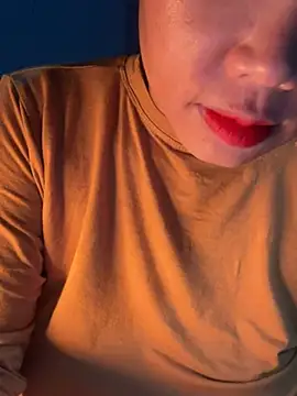 Snapshot of Laura8910 chatting on December 2024 12:01:02 PM Laura8910 online show from December 2024 12:01:02 PM