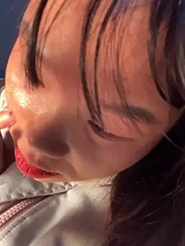 Snapshot of Laura8910 chatting on December 2024 04:42:01 PM Laura8910 online show from December 2024 04:42:01 PM