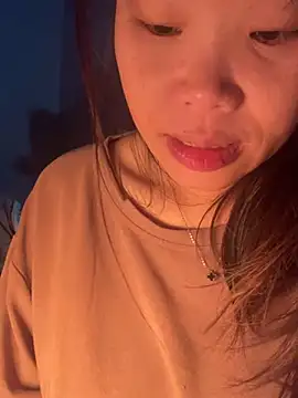 Snapshot of Laura8910 chatting on January 2025 07:44:02 AM Laura8910 online show from January 2025 07:44:02 AM