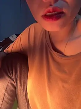 Snapshot of Laura8910 chatting on January 2025 01:19:01 PM Laura8910 online show from January 2025 01:19:01 PM