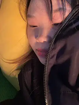 Snapshot of Laura8910 chatting on January 2025 09:02:01 AM Laura8910 online show from January 2025 09:02:01 AM