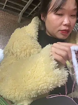 Snapshot of Laura8910 chatting on February 2025 09:24:02 AM Laura8910 online show from February 2025 09:24:02 AM