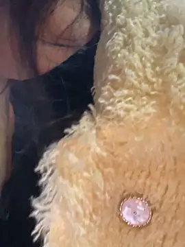 Snapshot of Laura8910 chatting on February 2025 04:58:02 AM Laura8910 online show from February 2025 04:58:02 AM