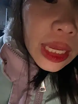 Snapshot of Laura8910 chatting on February 2025 12:14:02 PM Laura8910 online show from February 2025 12:14:02 PM