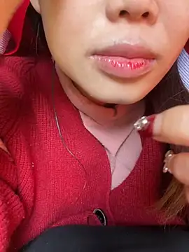 Snapshot of Laura8910 chatting on February 2025 01:16:02 AM Laura8910 online show from February 2025 01:16:02 AM