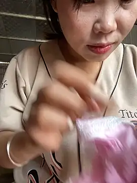 Snapshot of Laura8910 chatting on March 2025 03:22:01 AM Laura8910 online show from March 2025 03:22:01 AM