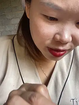 Snapshot of Laura8910 chatting on March 2025 05:40:01 AM Laura8910 online show from March 2025 05:40:01 AM