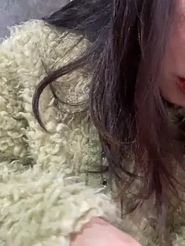 Snapshot of Laura8910 chatting on March 2025 12:44:01 AM Laura8910 online show from March 2025 12:44:01 AM