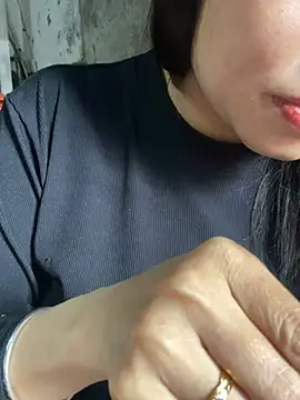 Snapshot of Laura8910 chatting on March 2025 05:16:01 AM Laura8910 online show from March 2025 05:16:01 AM