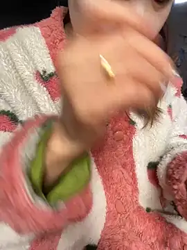 Snapshot of Laura8910 chatting on March 2025 07:57:01 AM Laura8910 online show from March 2025 07:57:01 AM