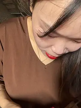 Snapshot of Laura8910 chatting on March 2025 03:41:02 AM Laura8910 online show from March 2025 03:41:02 AM