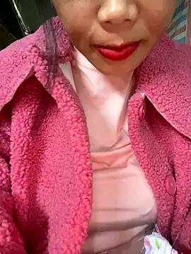 Snapshot of Laura8910 chatting on October 2025 09:38:02 AM Laura8910 online show from October 2025 09:38:02 AM