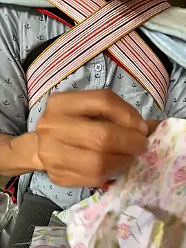 Snapshot of Laura8910 chatting on October 2025 01:42:01 AM Laura8910 online show from October 2025 01:42:01 AM