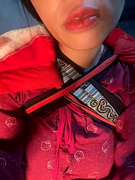 Snapshot of Laura8910 chatting on November 2025 12:25:01 PM Laura8910 online show from November 2025 12:25:01 PM