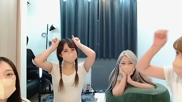 Snapshot of Samourai-Girls1 chatting on January 2025 01:20:01 PM Samourai-Girls1 online show from January 2025 01:20:01 PM