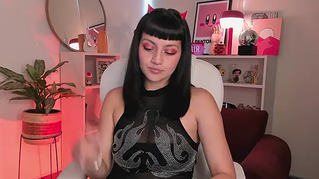 nahiapaws online show from October 2025 07:48:02 PM