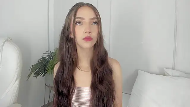 Snapshot of Mariapettit chatting on February 2025 12:21:02 PM Mariapettit online show from February 2025 12:21:02 PM