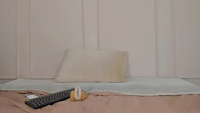 Snapshot of Mariapettit chatting on February 2025 06:46:02 PM Mariapettit online show from February 2025 06:46:02 PM