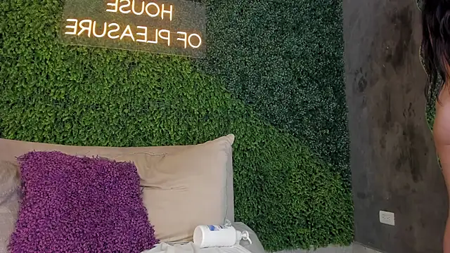 Snapshot of Mariapettit chatting on February 2025 03:53:01 PM Mariapettit online show from February 2025 03:53:01 PM